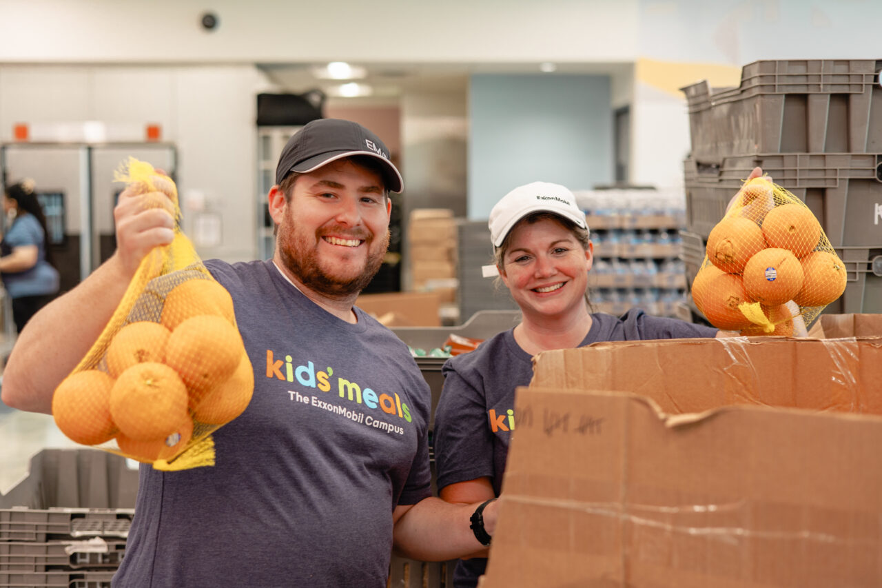 ExxonMobil Volunteers at Kids' Meals sorting fresh oranges